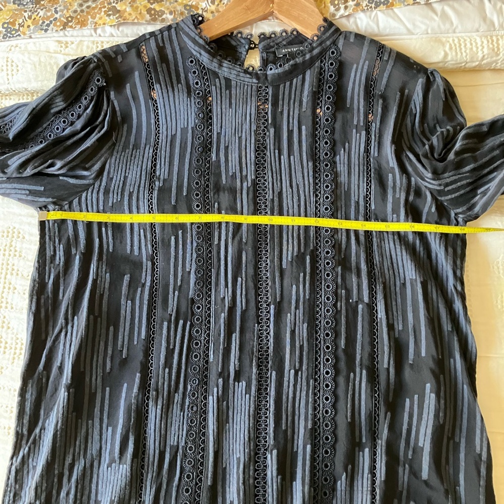 ANN TAYLOR Black Open Eyelet Long Sleeve Mock Neck Blouse Size XS (Could fit S) - Picture 10 of 11